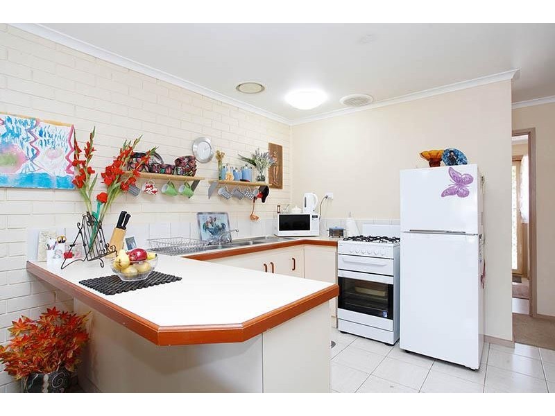 2/288 Greaves Street, Werribee VIC 3030