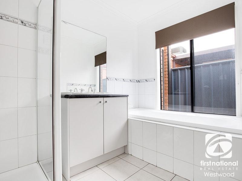 15 Bellinger Crescent, Wyndham Vale VIC 3024