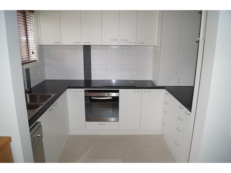 2/90 Primrose Street, Essendon VIC 3040