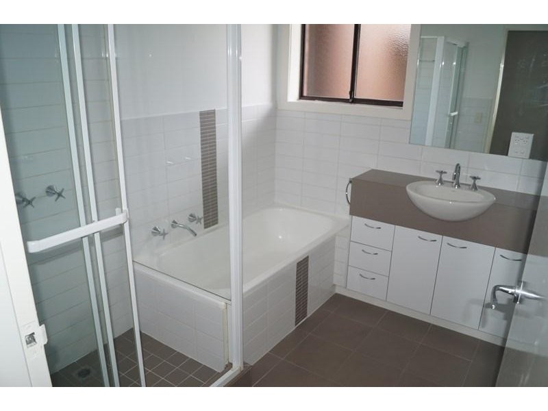 2/90 Primrose Street, Essendon VIC 3040