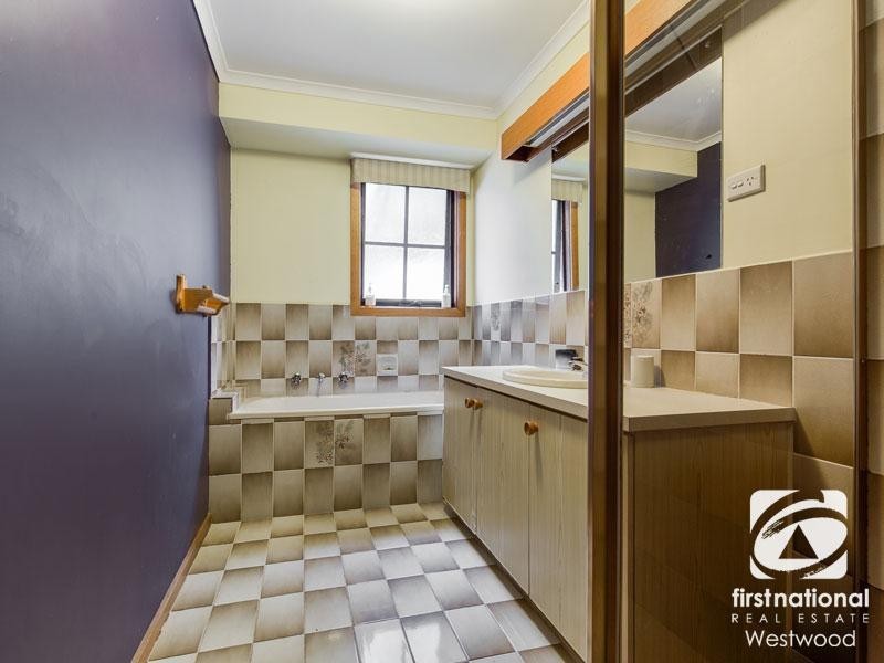 16 Strickland Avenue, Hoppers Crossing VIC 3029