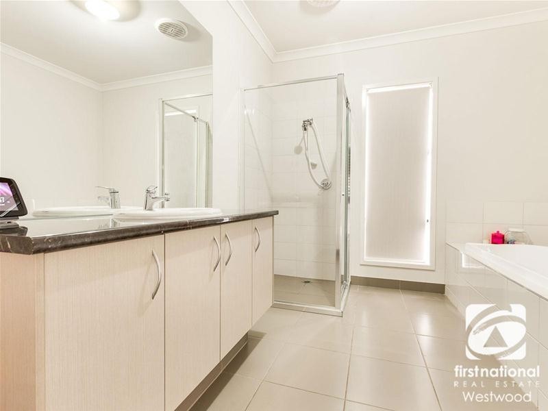 10 Narmara Mews, Wyndham Vale VIC 3024