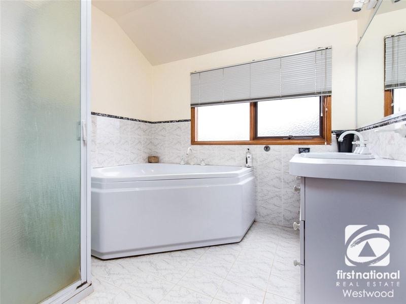 8 Nuragi Court, Werribee VIC 3030