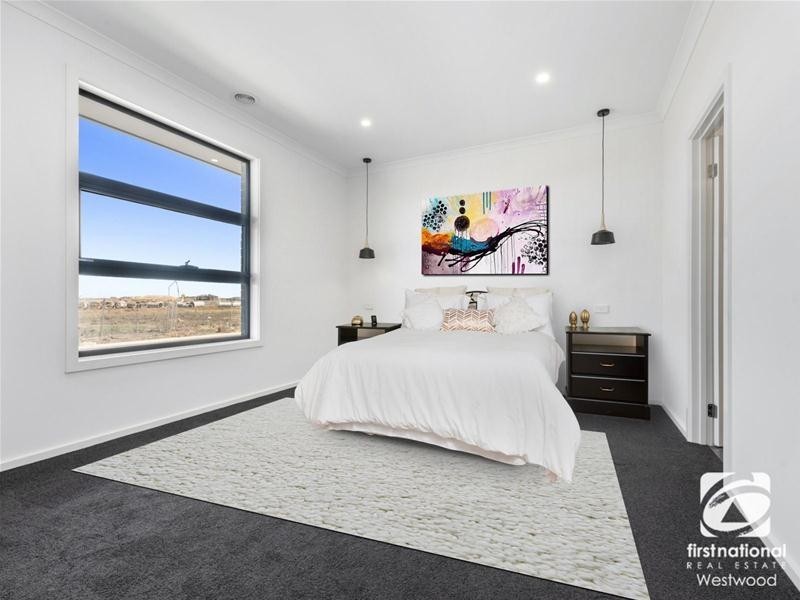 36 Fairhall Avenue, Werribee VIC 3030