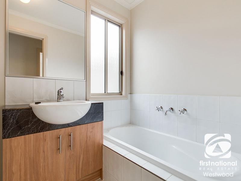 4/41 Hyde Park Terrace, Point Cook VIC 3030