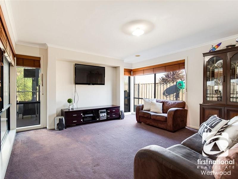 15 Emperor Parade, Tarneit VIC 3029