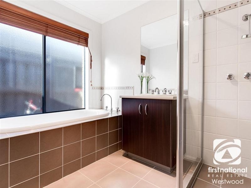 15 Emperor Parade, Tarneit VIC 3029