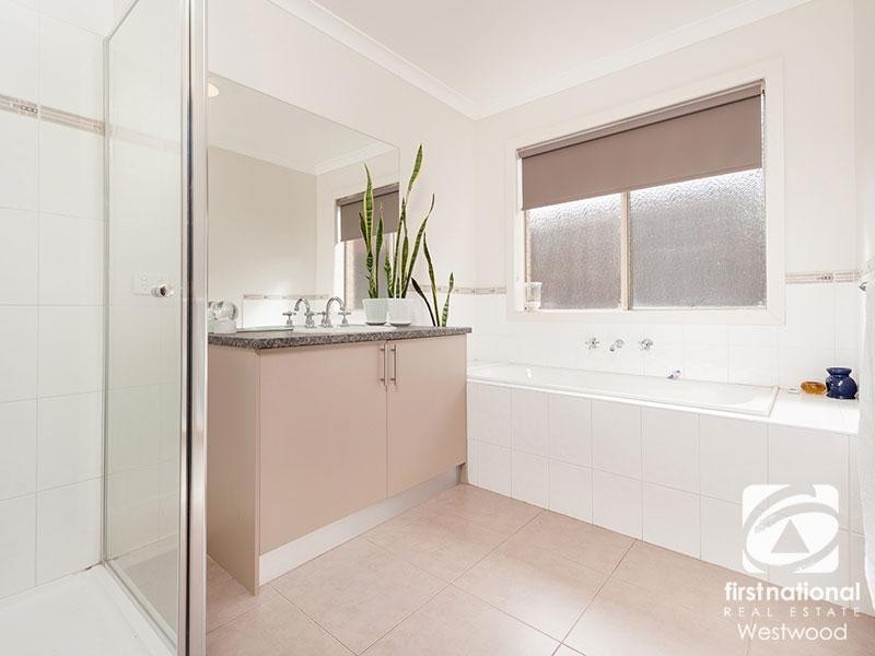 24 Murrumbidgee Street, Wyndham Vale VIC 3024