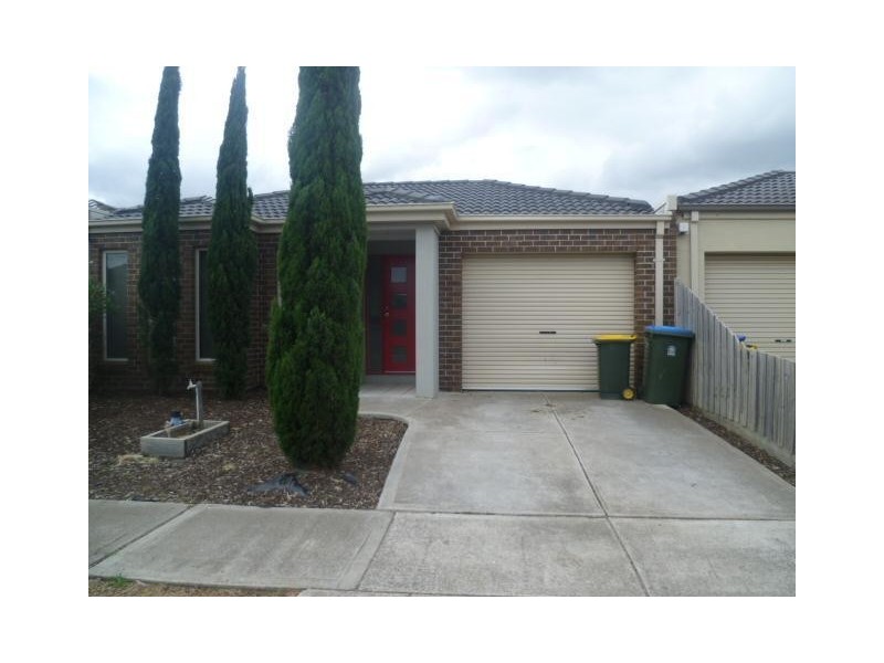 2/13 Montana Drive, Werribee VIC 3030