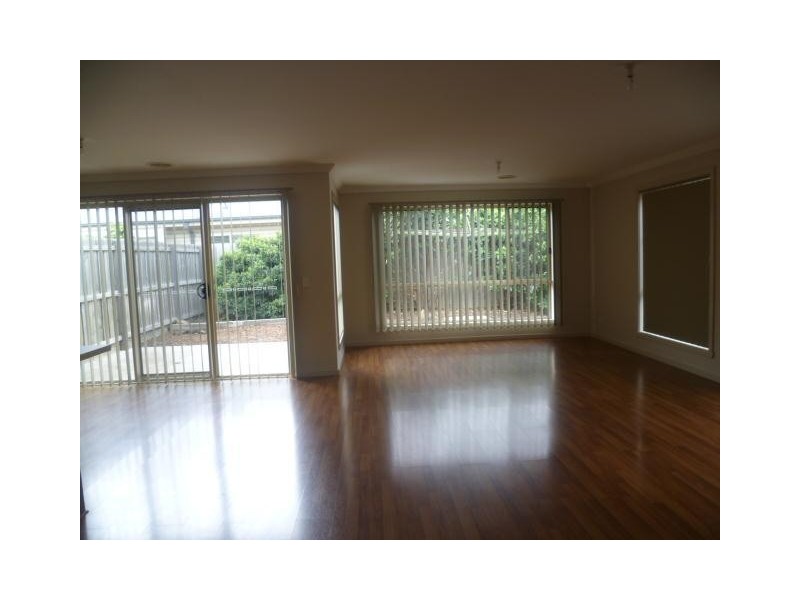 2/13 Montana Drive, Werribee VIC 3030