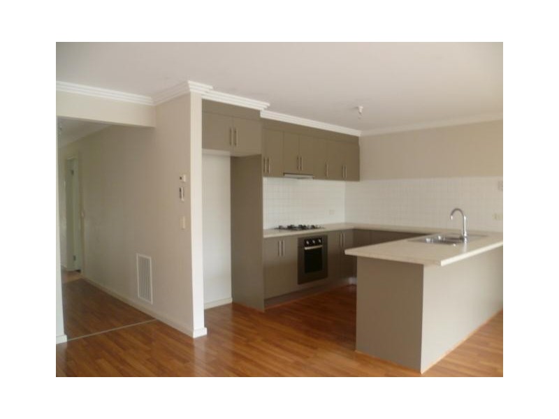 2/13 Montana Drive, Werribee VIC 3030