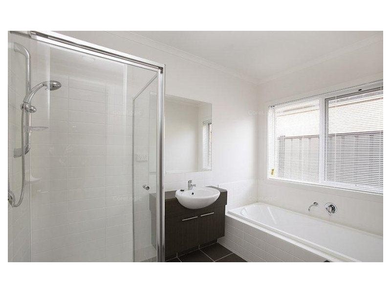 18 Derham Drive, Point Cook VIC 3030