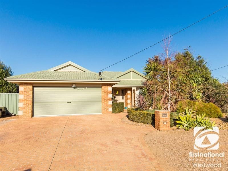 13 Henshaw Court, Werribee VIC 3030