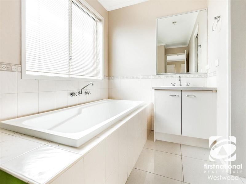 39 Eppalock Drive, Wyndham Vale VIC 3024