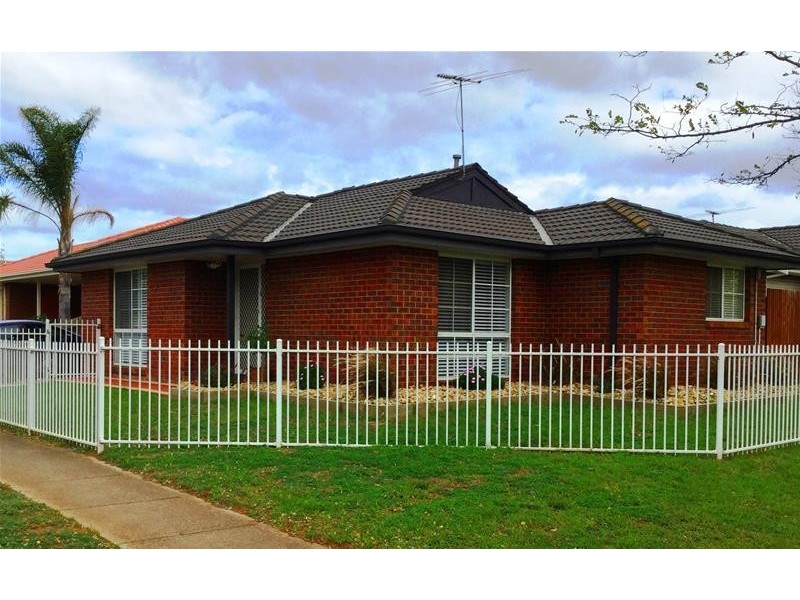 11 Riverglen Drive, Werribee VIC 3030