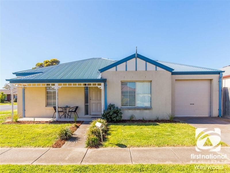 1/12 Ozzimo Way, Werribee VIC 3030
