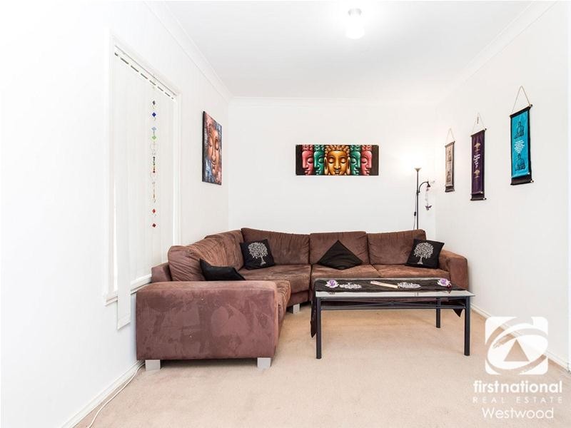 1/12 Ozzimo Way, Werribee VIC 3030