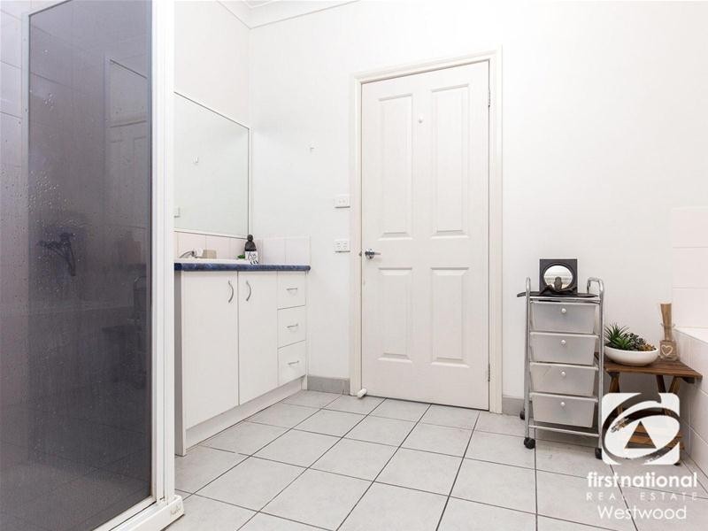 1/12 Ozzimo Way, Werribee VIC 3030