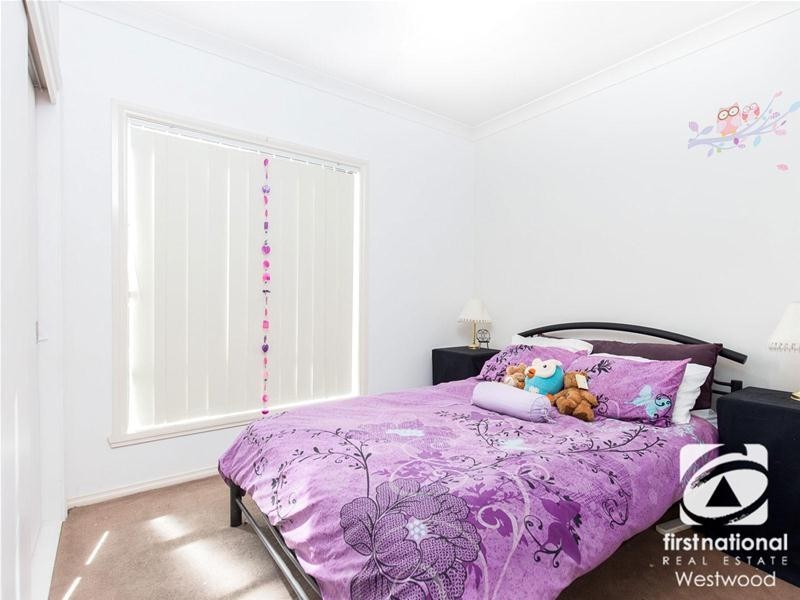 1/12 Ozzimo Way, Werribee VIC 3030