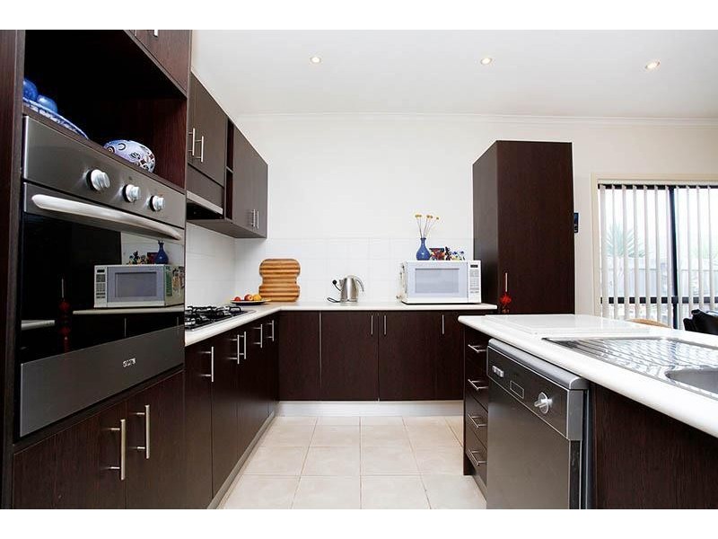 2/16 Juliana Avenue, Wyndham Vale VIC 3024