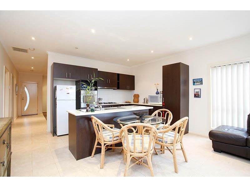 2/16 Juliana Avenue, Wyndham Vale VIC 3024