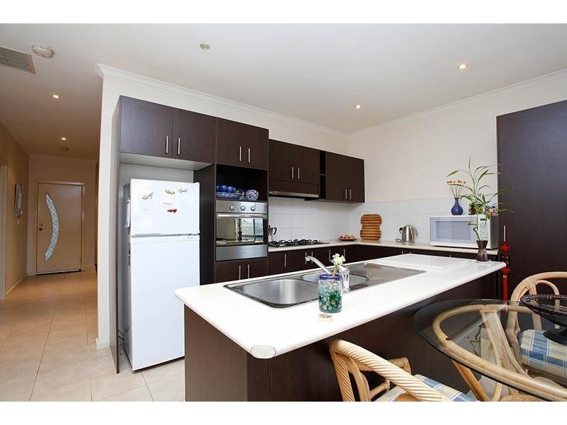 2/16 Juliana Avenue, Wyndham Vale VIC 3024