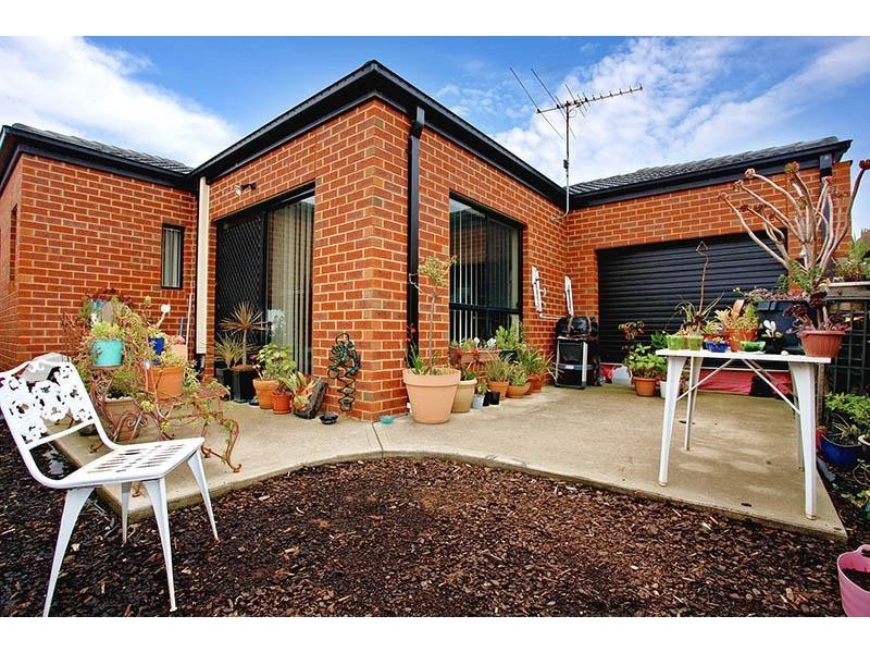 2/16 Juliana Avenue, Wyndham Vale VIC 3024