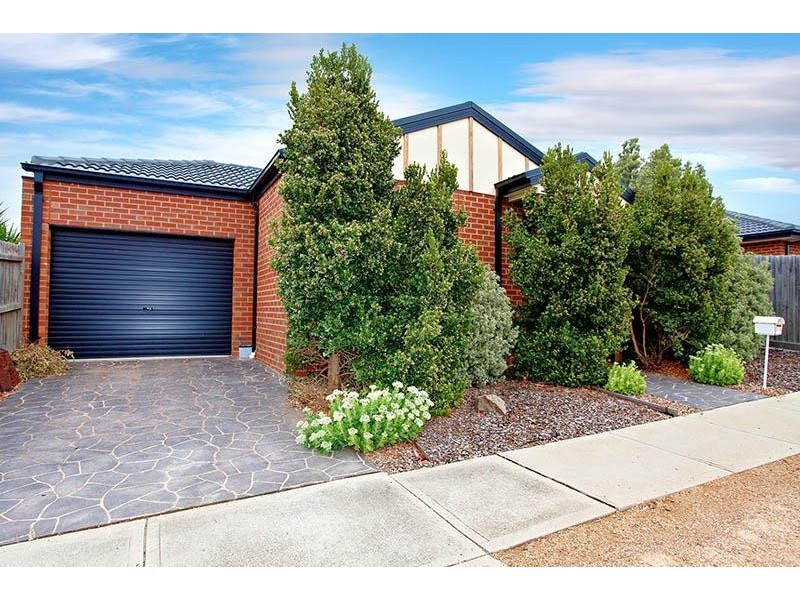 2/16 Juliana Avenue, Wyndham Vale VIC 3024