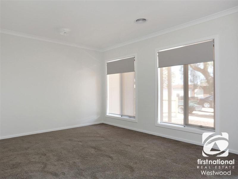 2/76-82 Purchas Street, Werribee VIC 3030