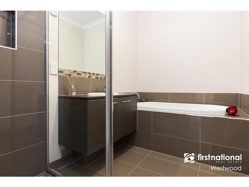 43 Exploration Avenue, Werribee VIC 3030