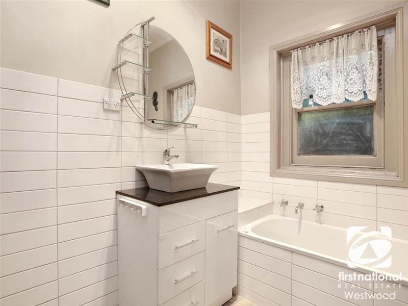 18 College Road, Werribee VIC 3030