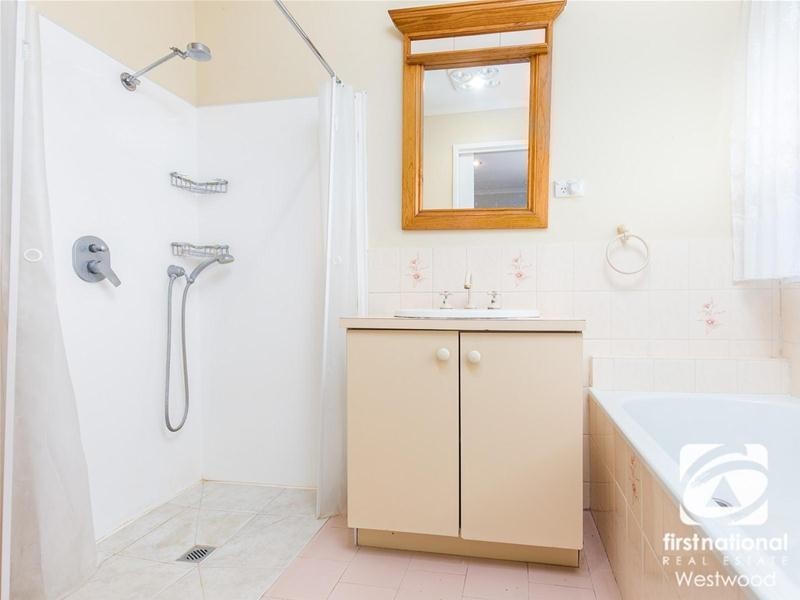 17 Bower Drive, Werribee VIC 3030