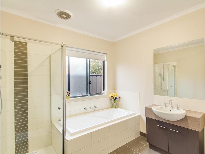 17 Inverell Parkway, Tarneit VIC 3029