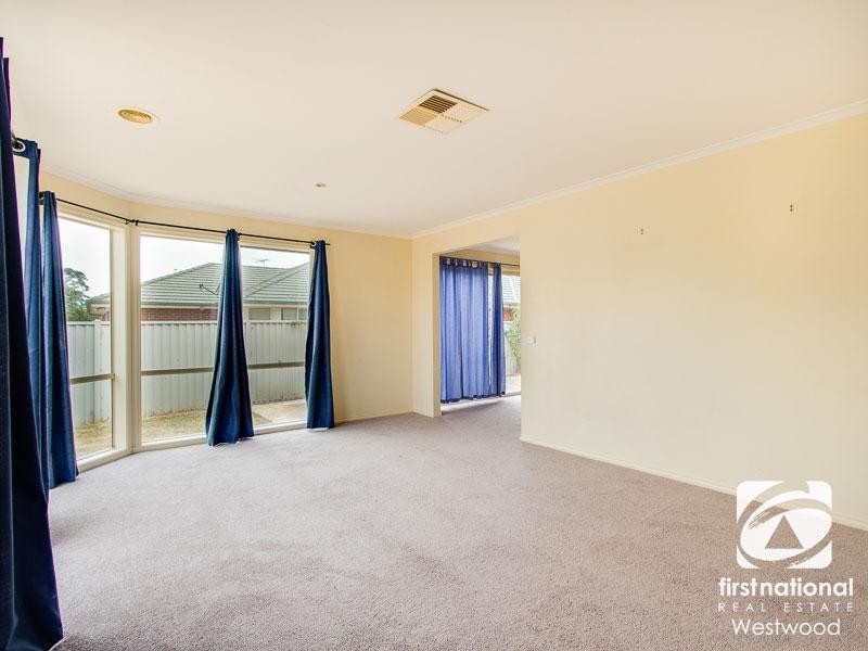 10 Knightsbridge Drive, Tarneit VIC 3029