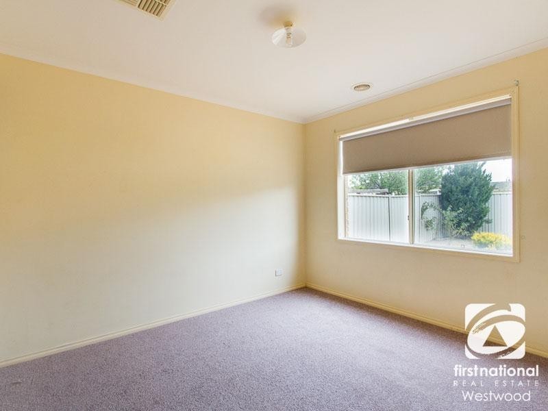 10 Knightsbridge Drive, Tarneit VIC 3029