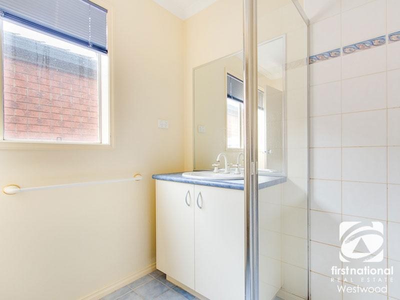 10 Knightsbridge Drive, Tarneit VIC 3029