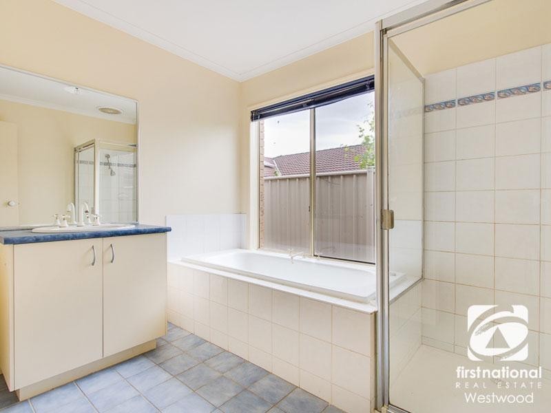 10 Knightsbridge Drive, Tarneit VIC 3029