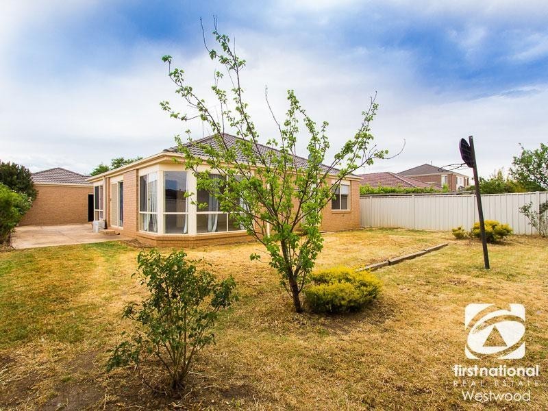 10 Knightsbridge Drive, Tarneit VIC 3029