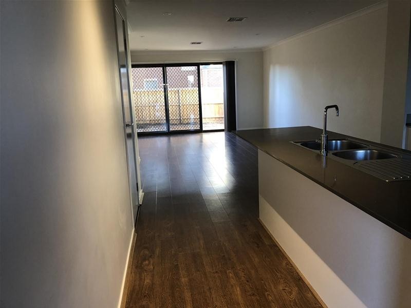 18 Mathoura Avenue, Werribee VIC 3030