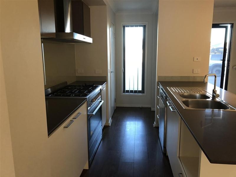 18 Mathoura Avenue, Werribee VIC 3030