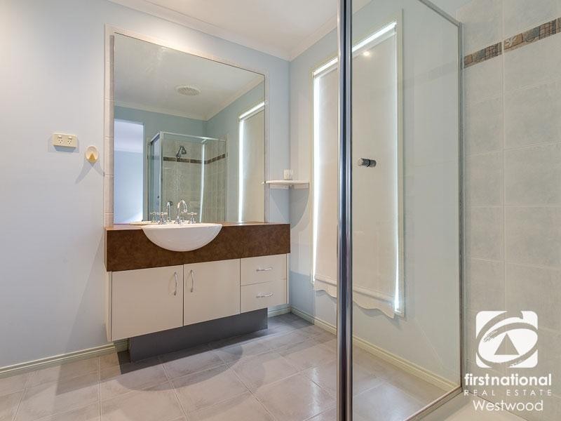 12 Ologhlen Drive, Wyndham Vale VIC 3024