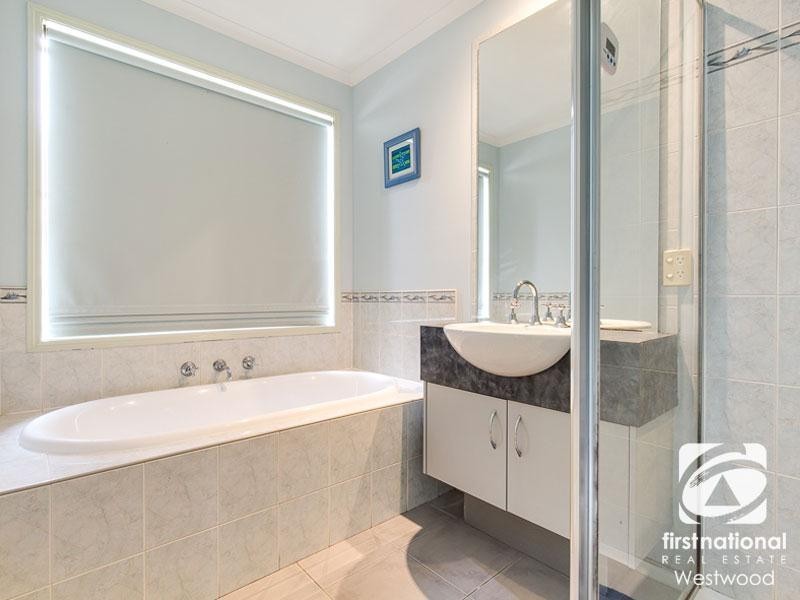 12 Ologhlen Drive, Wyndham Vale VIC 3024