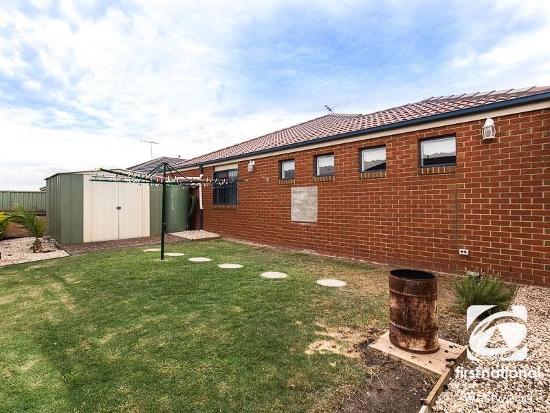 12 Ologhlen Drive, Wyndham Vale VIC 3024