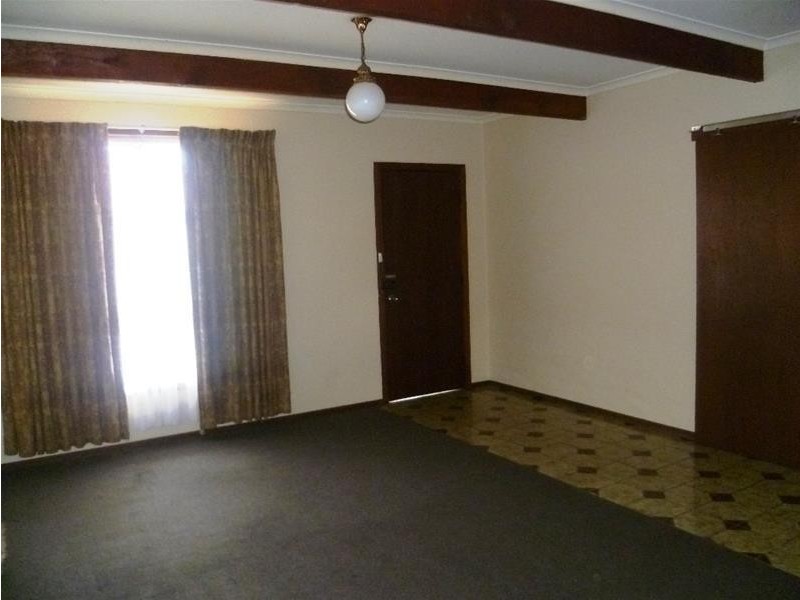 2/13 Cambridge Crescent, Werribee VIC 3030