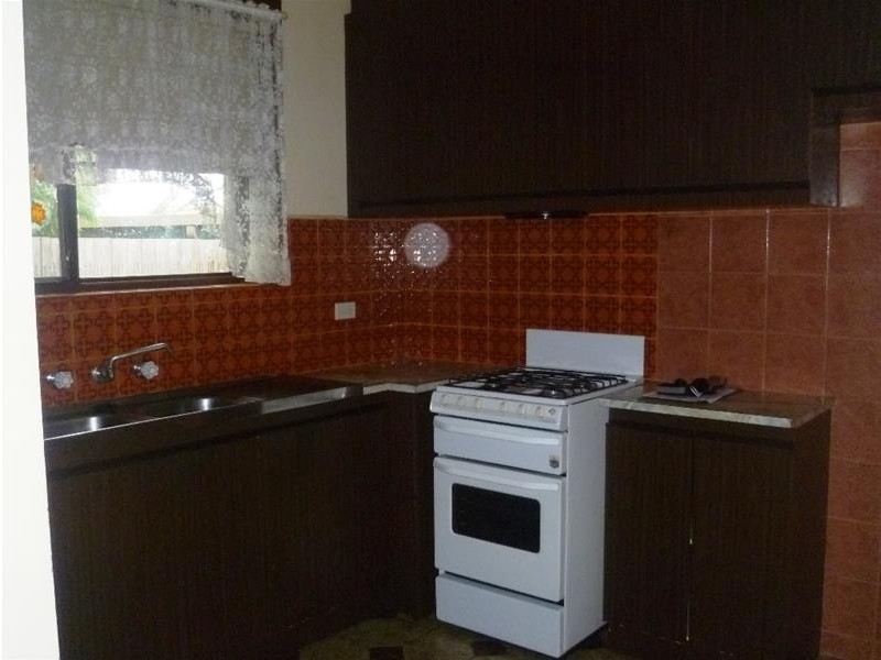 2/13 Cambridge Crescent, Werribee VIC 3030