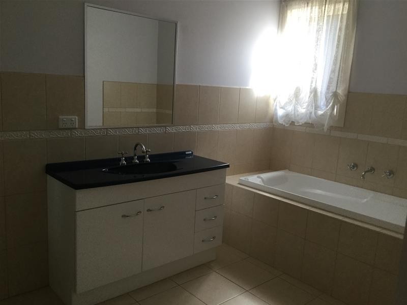 2/105 Hogans Road, Hoppers Crossing VIC 3029