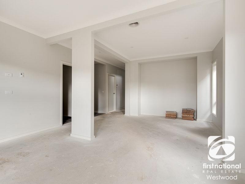 9 Beaconsfield Lane, Caroline Springs VIC 3023