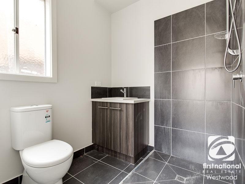 9 Beaconsfield Lane, Caroline Springs VIC 3023