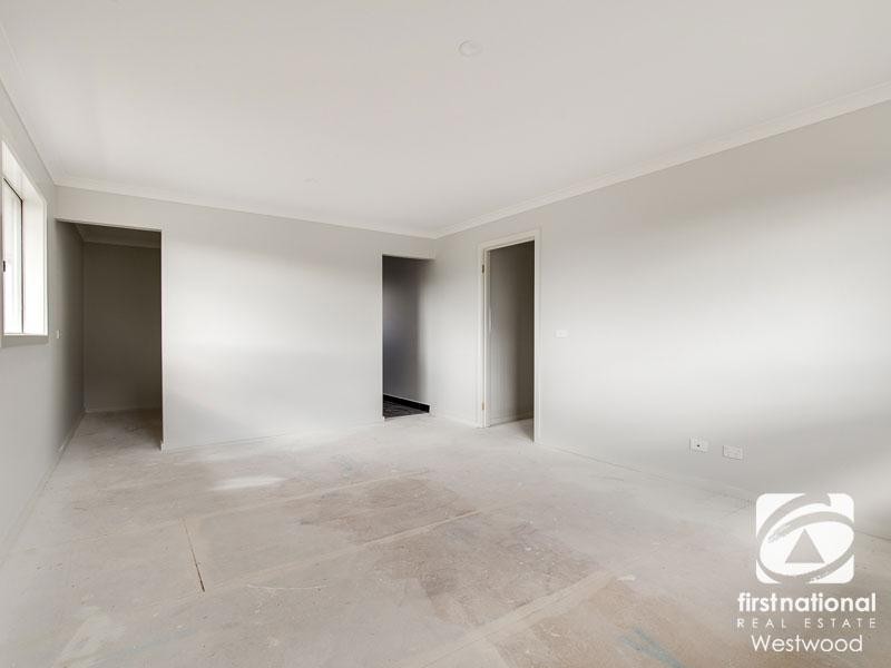 9 Beaconsfield Lane, Caroline Springs VIC 3023