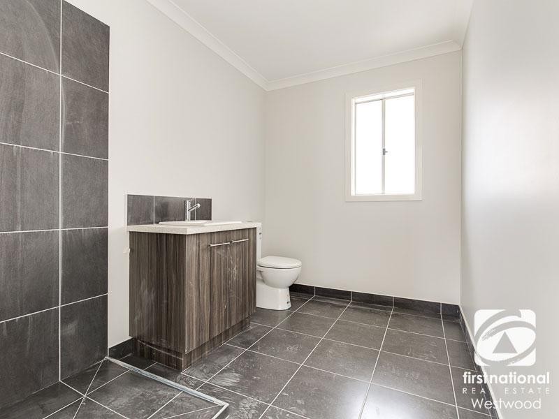 9 Beaconsfield Lane, Caroline Springs VIC 3023